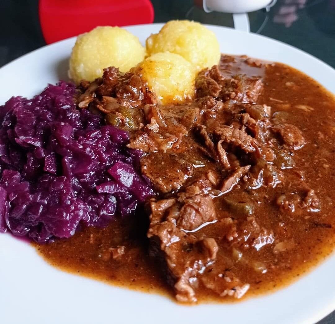 Deftiger Rouladentopf – ein Klassiker der deutschen Küche