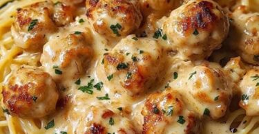 Könnte ich täglich essen, Knoblauchbutter-Hühnchen-Happen mit cremiger Parmesan-Pasta