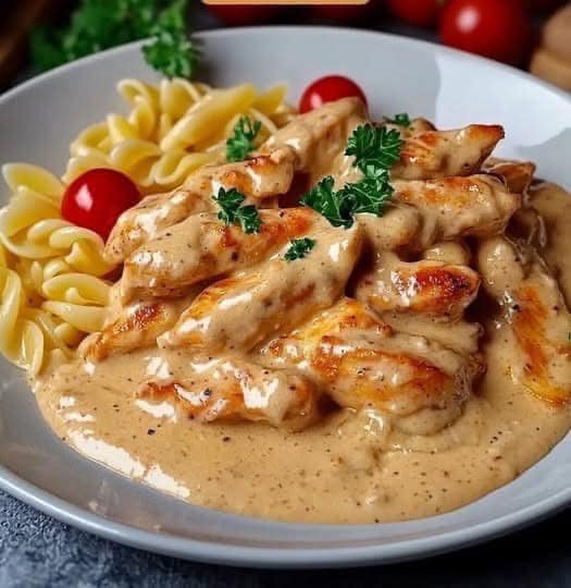 Verführerische Hähnchenstreifen mit Nudeln in Cremiger Sahnesauce ...