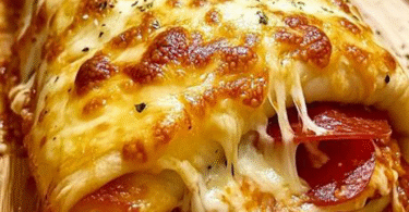 Pikant & Knusprig: Blätterteig-Strudel mit Peperoni und Käse – in nur 30 Minuten!