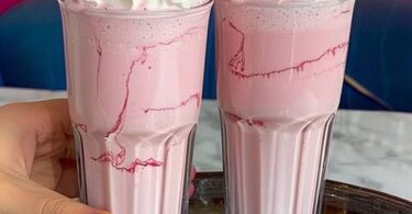 🍓 Erdbeer Milchshake mit nur 3 Zutaten – So lecker & gesund!