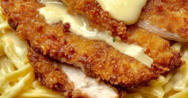 Knuspriges Hähnchen und cremige Pasta