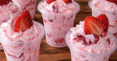 🍓 Cremiges Erdbeer-Joghurt-Dessert – in nur 2 Minuten! 🥄