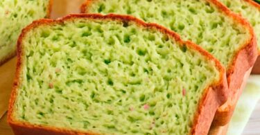 Zucchini-Käse-Brot – Super käsig & saftig!