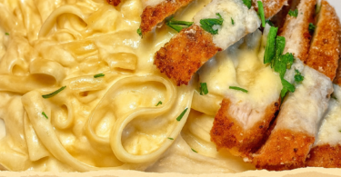 Hähnchen Alfredo mit Fettuccine - Cremig, knusprig & unwiderstehlich lecker 👌💕