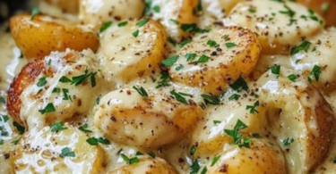 Kartoffeln in cremiger Knoblauchsoße