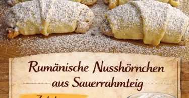 Rumänische Nusshörnchen aus Sauerrahmteig