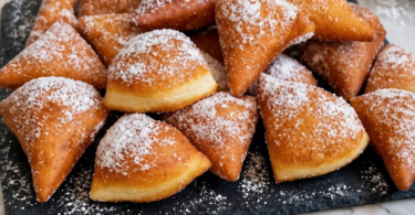 Omis Quark-Kräppelchen – einfaches Rezept für luftiges Fettgebäck